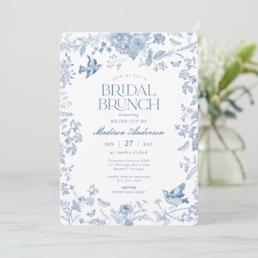 Blauwe Toile de Jouy Franse Bloemen Bruids Brunch Kaart (Staand voorkant)