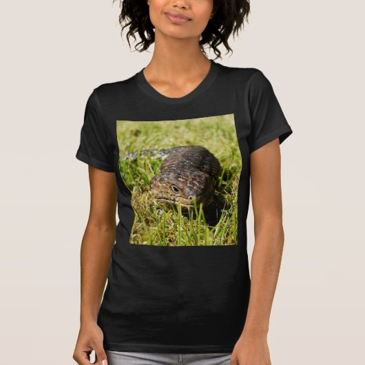 Blauwe tonghagedis in de gras, t-shirt (Voorkant)