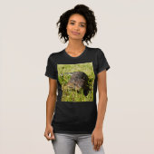 Blauwe tonghagedis in de gras, t-shirt (Voorkant volledig)