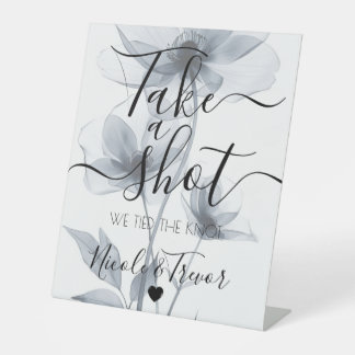 Blauwe Transparante Bloemen Calligrafie Neem een S Reclamebord Met Voetstuk
