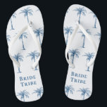 Blauwe tropische palmboom van de Tribe Teenslippers<br><div class="desc">Deze leuke tropische palmboom met de woorden "Bride Tribe" in (kleur van het jaar 2020) blauw op een witte achtergrond zijn de perfecte vrijgezellenfeesten voor een tropische strandbestemming of een buitenbruiloft!</div>