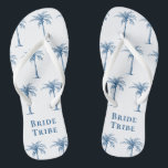 Blauwe tropische palmboom van de Tribe Teenslippers<br><div class="desc">Deze leuke tropische palmboom met de woorden "Bride Tribe" in (kleur van het jaar 2020) blauw op een witte achtergrond zijn de perfecte vrijgezellenfeesten voor een tropische strandbestemming of een buitenbruiloft!</div>