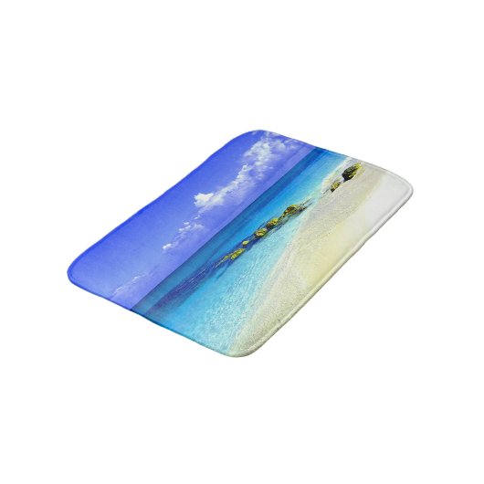 Blauwe tropische wateren met witte zandstrand badmat (Gekanteld)