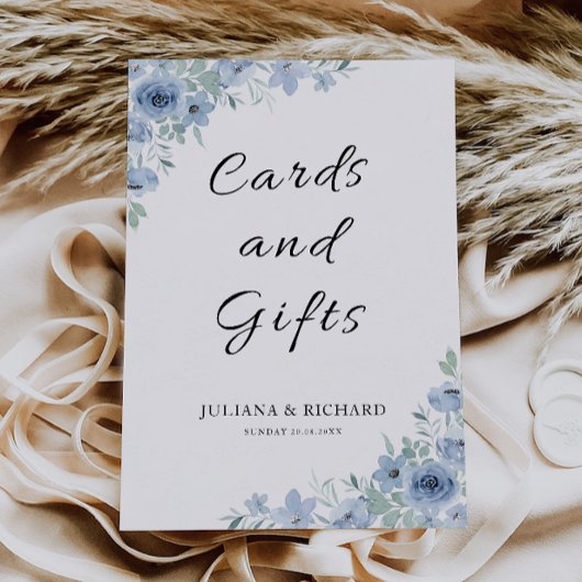 Blauwe trouwkaarten en cadeaus teken, kaart