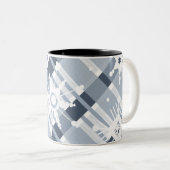 Blauwe trui Initiaal Snowflake kerst Tweekleurige Koffiemok (Voorkant rechts)