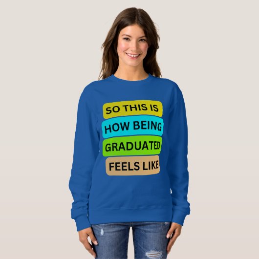 Blauwe trui T-shirt SO_THIS_IS_HOW_BEING_AFSTUDERE (Voorkant volledig)