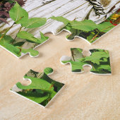 Blauwe tuin van delfinebloem en godin-beeld legpuzzel (Zijkant)