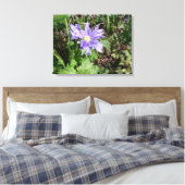 Blauwe tuinbloem canvas afdruk (Insitu (Slaapkamer))