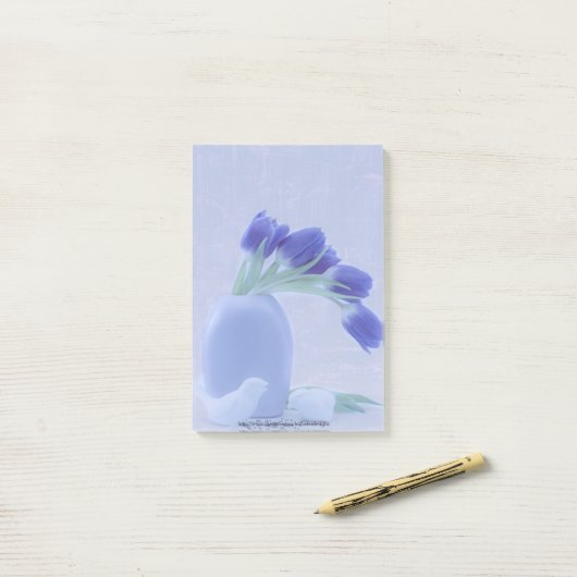 Blauwe tulpen leven nog post-it® notes (Op bureau)