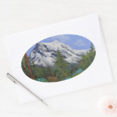 Blauwe tulpen op een wandeling ovale sticker (Envelop)