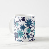 Blauwe turquoise bloemen Gepersonaliseerd Koffiemok (Voorkant links)