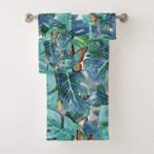 Blauwe Turquoise Monstera Bladeren & Vlinders Bad Handdoek (Insitu)
