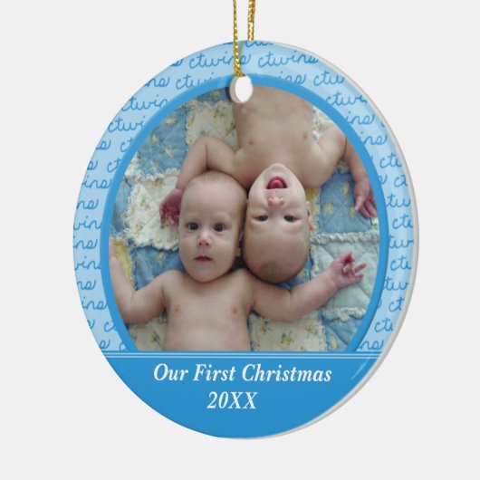 Blauwe tweelingen eerste kerstversiering keramisch ornament (Links)