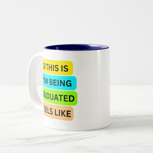 Blauwe tweetonige mok SO_THIS_IS_HOW_BEING_GRADUAT (Voorkant links)