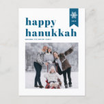 Blauwe Typografie Snowflakes Foto Happy Hanukkah Feestdagenkaart<br><div class="desc">Happy Hanukkah! | Verstuur je vakantiewensen met dit aanpasbare Hanukkah-briefkaart. Het is voorzien van blauwe retro gewaagde typografie,  eenvoudig sneeuwvlokken accent en feestelijk patroon. Personaliseer door namen,  jaar en foto toe te voegen. Deze feestelijke foto Happy Hanukkah briefkaart is verkrijgbaar in verschillende kleuren en in verschillende vormen.</div>