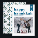 Blauwe Typografie Snowflakes Foto Happy Hanukkah Feestdagenkaart<br><div class="desc">Happy Hanukkah! | Verstuur je vakantiewensen met deze aanpasbare Hanukkah-fotoplatte kaart. Het is voorzien van blauwe retro gewaagde typografie,  eenvoudig sneeuwvlokken accent en feestelijk patroon. Personaliseer door namen,  jaar en foto toe te voegen. Deze feestelijke foto Happy Hanukkah-platte kaart is verkrijgbaar in verschillende kleuren en in verschillende kartonnen dozen.</div>