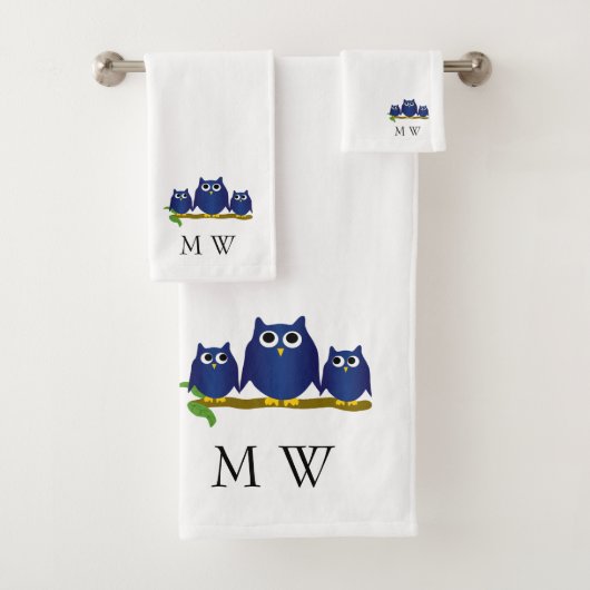 Blauwe Uilen Ontwerp met Monogram Bad Handdoek (Insitu)