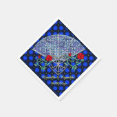 Blauwe ventilatoren, zilveren harten en rode rozen servet (Hoek)