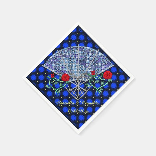 Blauwe ventilatoren, zilveren harten en rode rozen servet (Hoek)