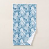 Blauwe Veren Delicate Bleekblauwe Monogram Bad Handdoek (Handdoek)