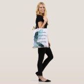 Blauwe veren tote bag (Op model)