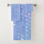Blauwe Violet Trendy Triangles Bad Handdoek (Insitu)