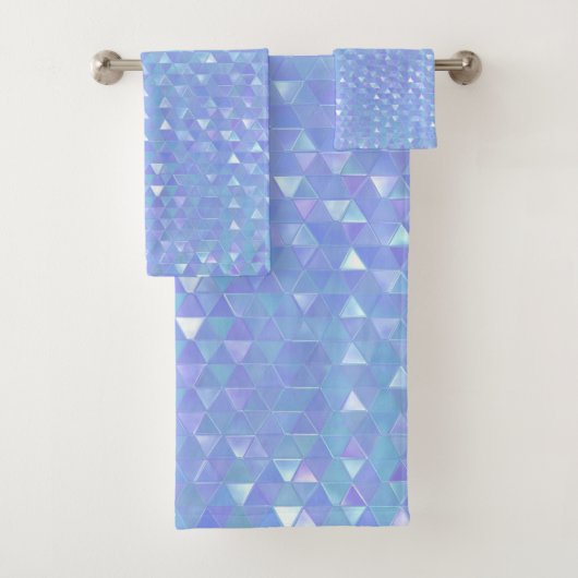 Blauwe Violet Trendy Triangles Bad Handdoek (Insitu)