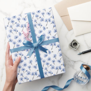 Blauwe viooltjes op wit cadeaupapier