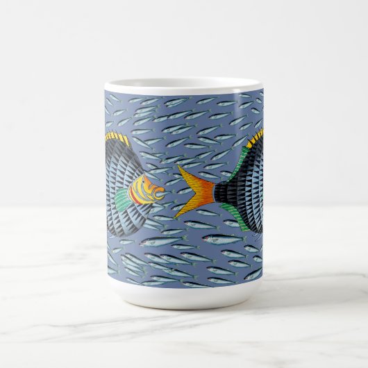 Blauwe vis die kleine viskoffie-mok eet koffiemok (Center)