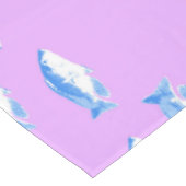 Blauwe vis op lila tafelkleed (Gekanteld)