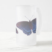 Blauwe vleugelvlinder met vleugels open matglas bierpul (Voorkant rechts)