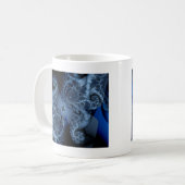 blauwe vlinder fractal koffiemok (Voorkant links)