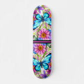 Blauwe vlinder in een gebied met bloemen persoonlijk skateboard (Voorkant)