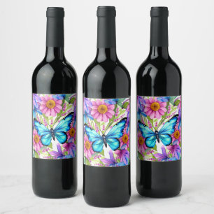 Blauwe vlinder in een gebied met bloemen wijn etiket