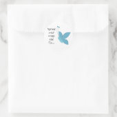 Blauwe Vlinder met Spreuk Ronde Sticker (Tas)