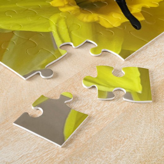 Blauwe vlinder op daffodis legpuzzel (Zijkant)