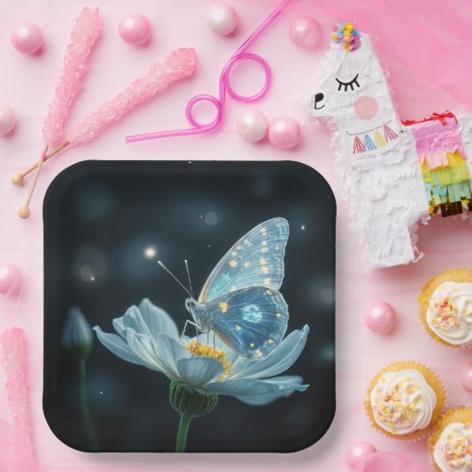 Blauwe vlinder op een maanbloem papieren bordje (Feest)