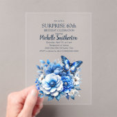 Blauwe vlinderbloemen verrassen 60ste verjaardag acryl uitnodigingen (Insitu (Draagbaar))