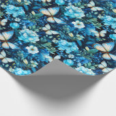 Blauwe vlinders en blauwe bloemen cadeaupapier (Hoek)