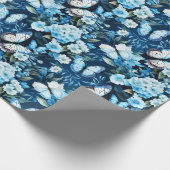 Blauwe vlinders en blauwe bloemen cadeaupapier (Hoek)