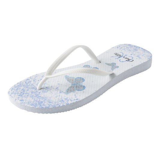 Blauwe vlinders glinsteren witte naam monogram teenslippers (Schuin)