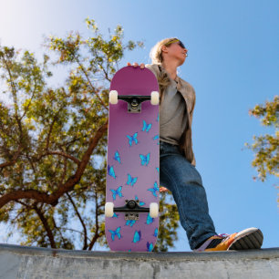 Blauwe vlinders in het bewegingskarton persoonlijk skateboard