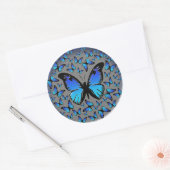 Blauwe vlinders op een zilveren achtergrond ronde sticker (Envelop)
