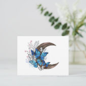 Blauwe vlinders op houten halve maan feestdagenkaart (Staand voorkant)