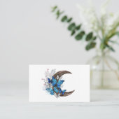 Blauwe vlinders op houten halve maan visitekaartje (Staand voorkant)