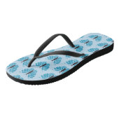 Blauwe vlinders op lichtblauwe teenslippers (Schuin)