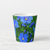 Blauwe vloeren van vlas latte mok (Voorkant)