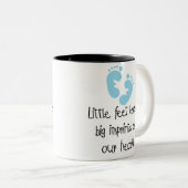 Blauwe voetafdrukken tweekleurige koffiemok (Voorkant rechts)