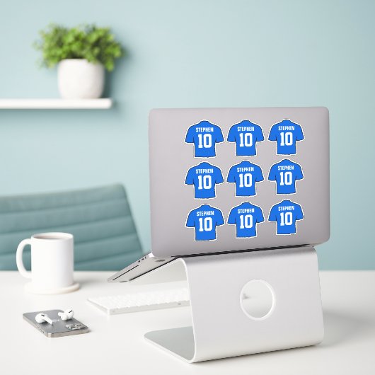 Blauwe Voetbalshirts Sticker (Laptop op bureau)