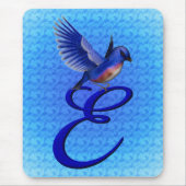 Blauwe Vogel Elegant Monogram Initiaal E Muismat (Voorkant)
